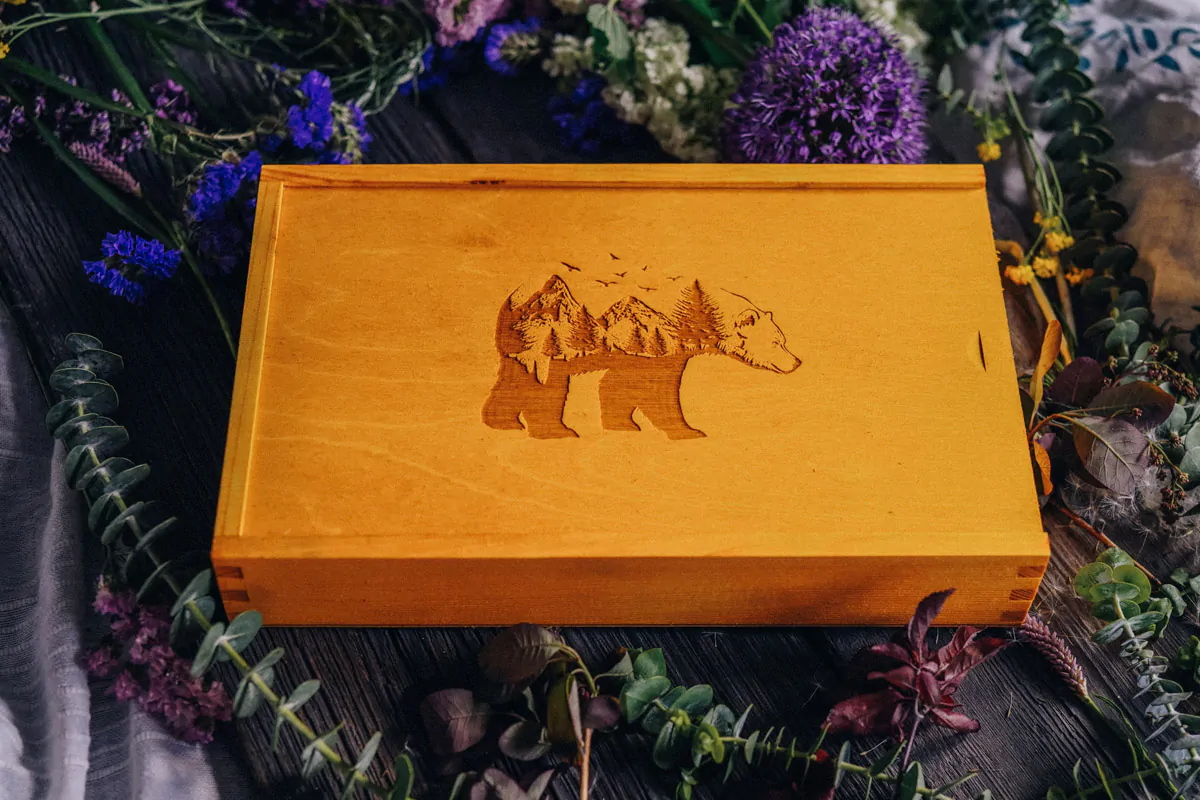 JUTA - drewniane pudełko na zdjęcia 15x23 cm z miejscem na USB 3