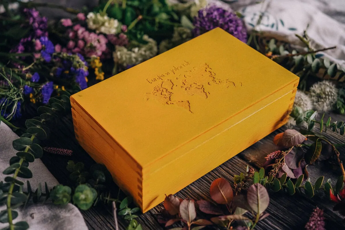 pudełko na zdjęcia zółte