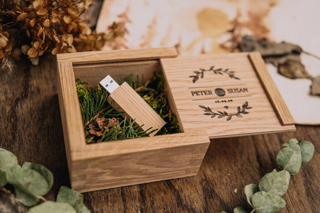 Dębowe pudełko na pendrive