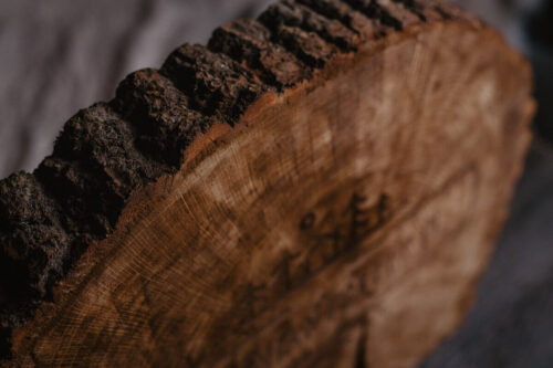 własny grawer na plastrach dębu