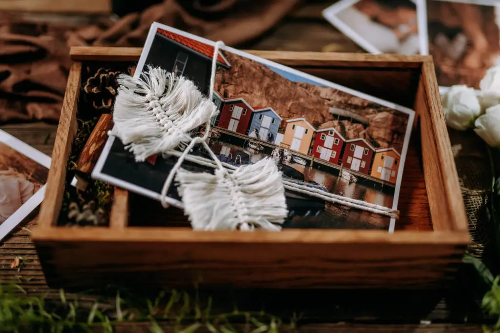 Drewniane pudełko ze wspomnieniami – wzruszający prezent na walentynki 5