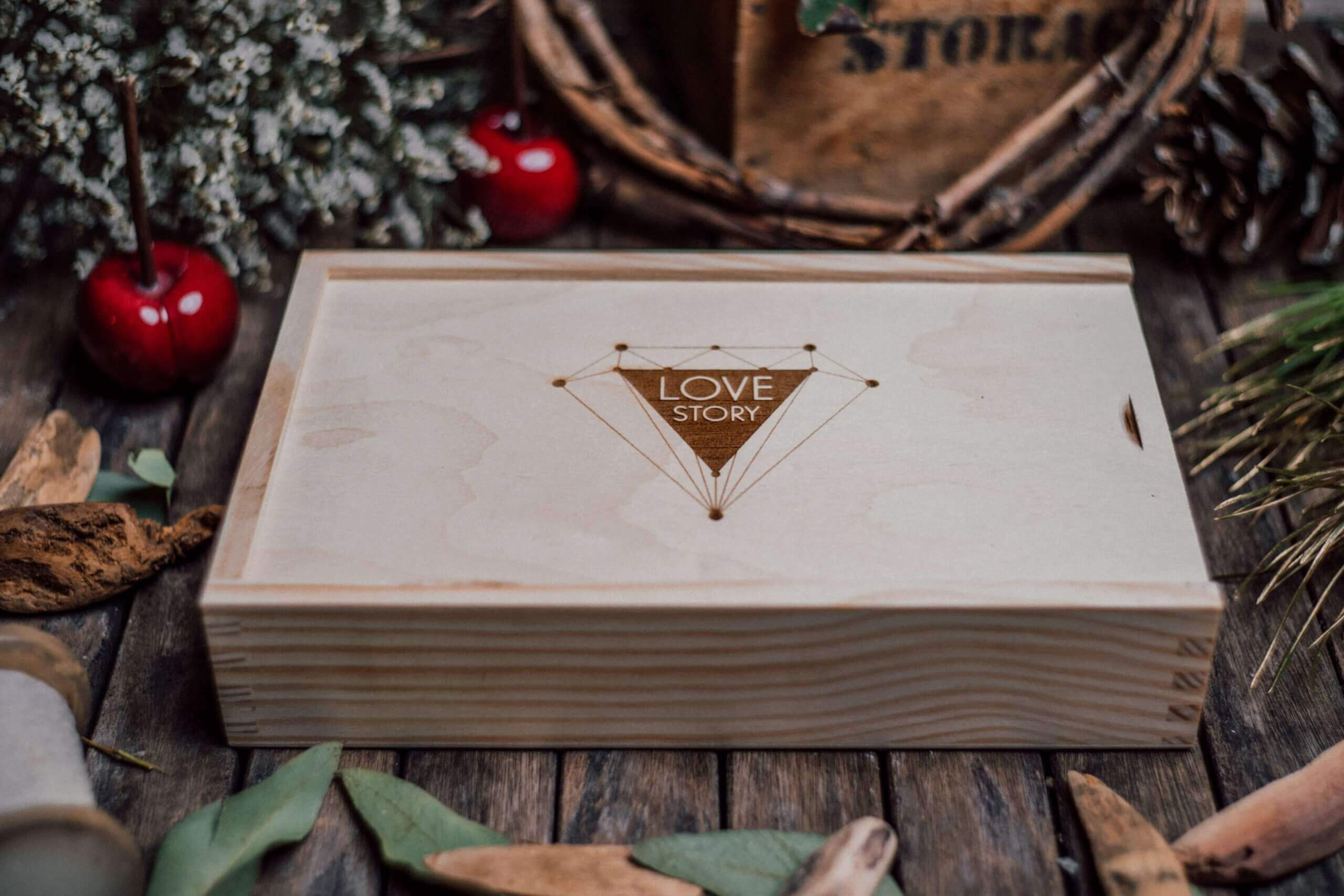 BASIC Drewniane pudełko na zdjęcia 13x19 cm z miejscem na pendrive 4