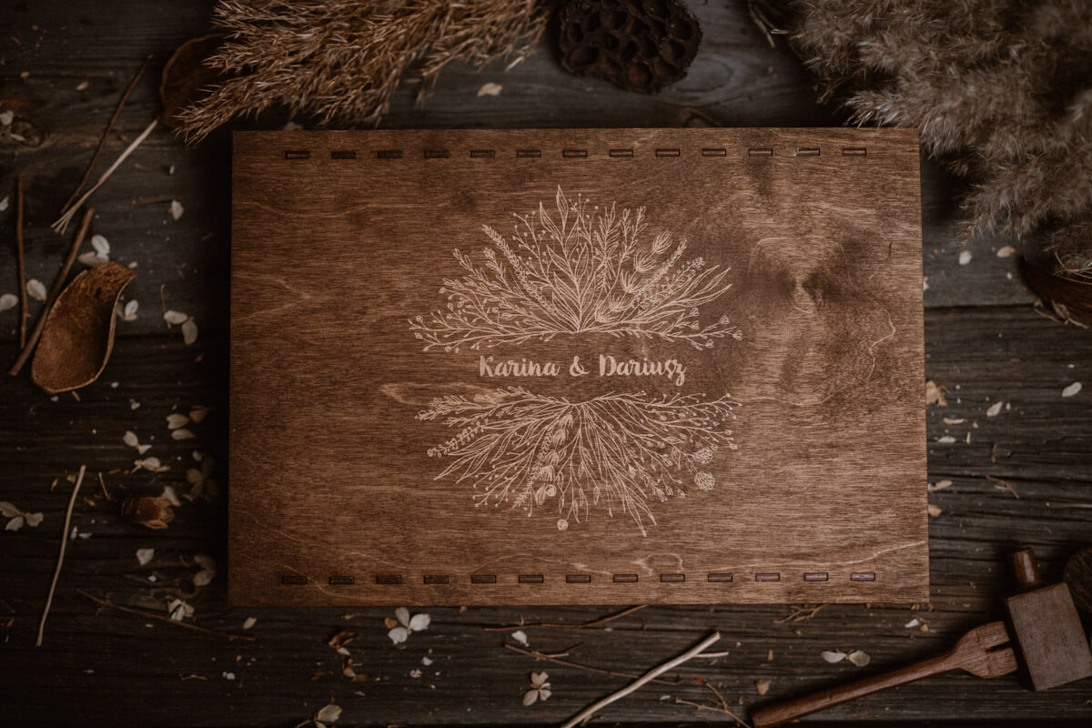 drewniane pudełko z przegródkami