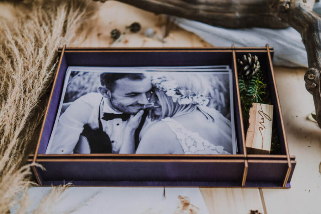 Insert drewniane pudełko na zdjęcia 15×23 cm z miejscem na USB