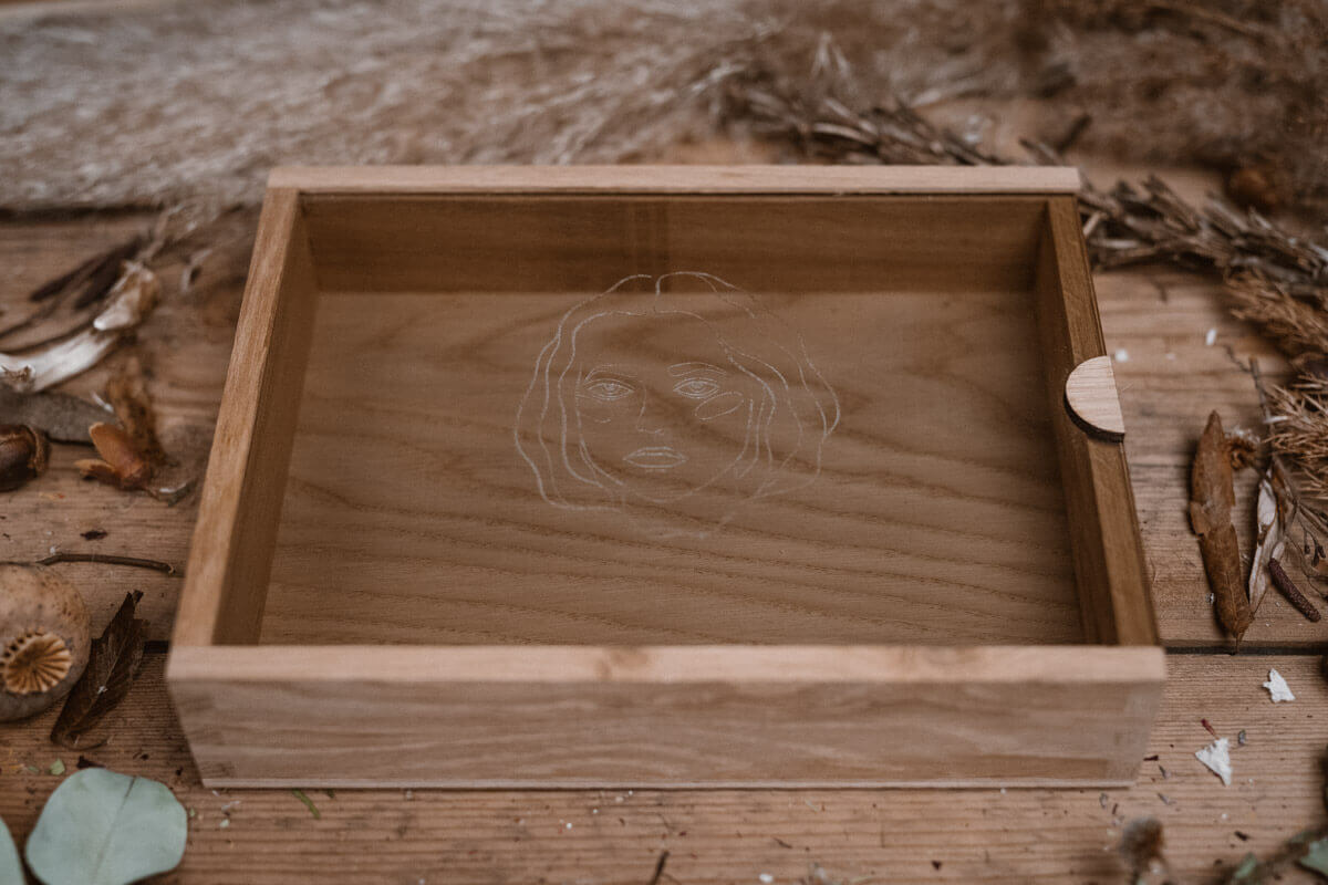drewniane pudełko na zdjęcia 15x23