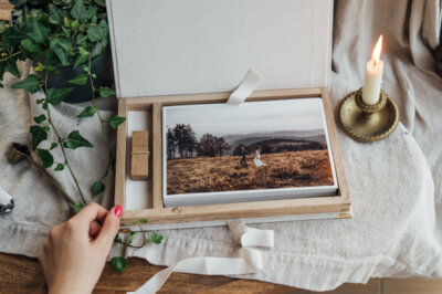 Pudełko na zdjęcia 15x23cm i USB z materiałów welur + dąb