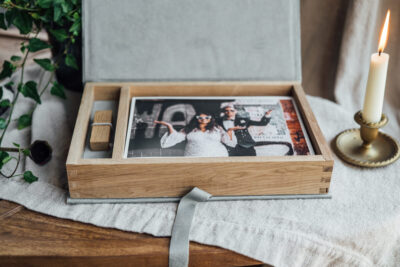 Welurowe pudełko na zdjęcia 10x15cm i USB