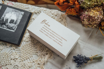 Kuferek na zdjęcia 10x15cm i USB